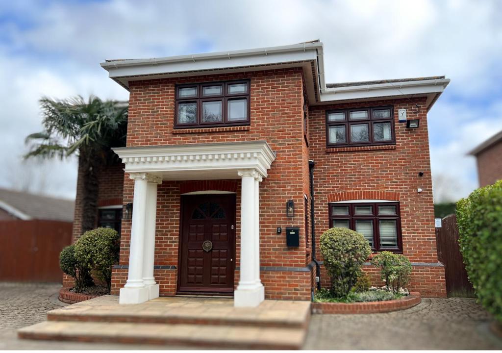 Luxury Canterbury Holiday Home Sleeps Ten Wifi, Canterbury (updated