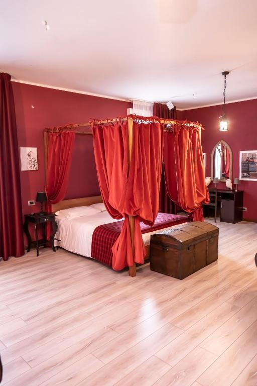 Postel nebo postele na pokoji v ubytování Binario Magic RistoHotel