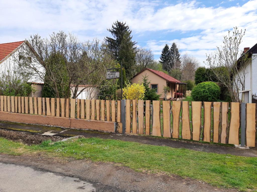 Őrségi Kastélydombi Kistücsök Vendégházak - Departamento