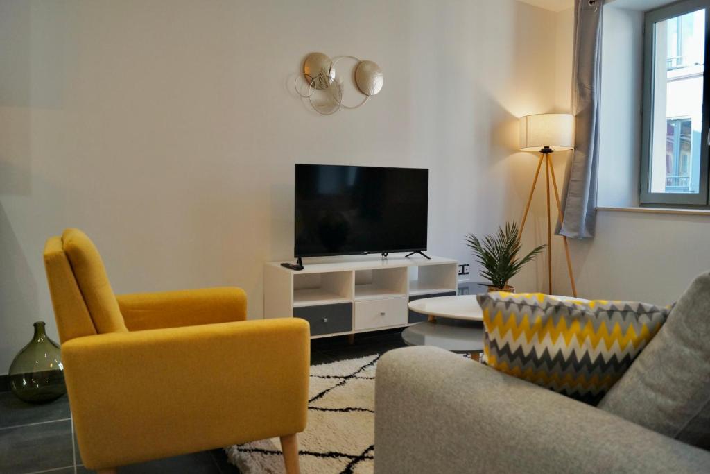 TV a/nebo společenská místnost v ubytování Le Cosy