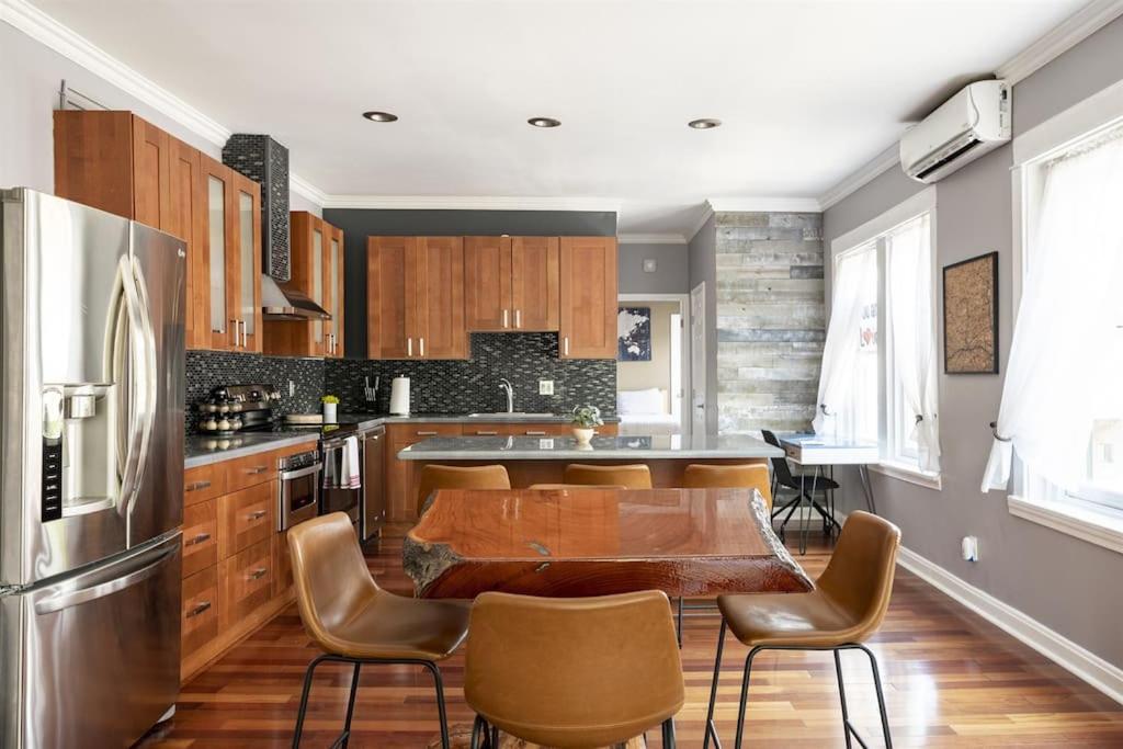 een keuken met een houten tafel en een aantal stoelen bij Riverfront Penthouse Suite in Midtown Harrisburg near Hershey in Harrisburg