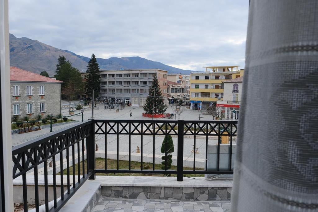 Nespecifikovaný výhled na hory nebo výhled na hory při pohledu z hotelu