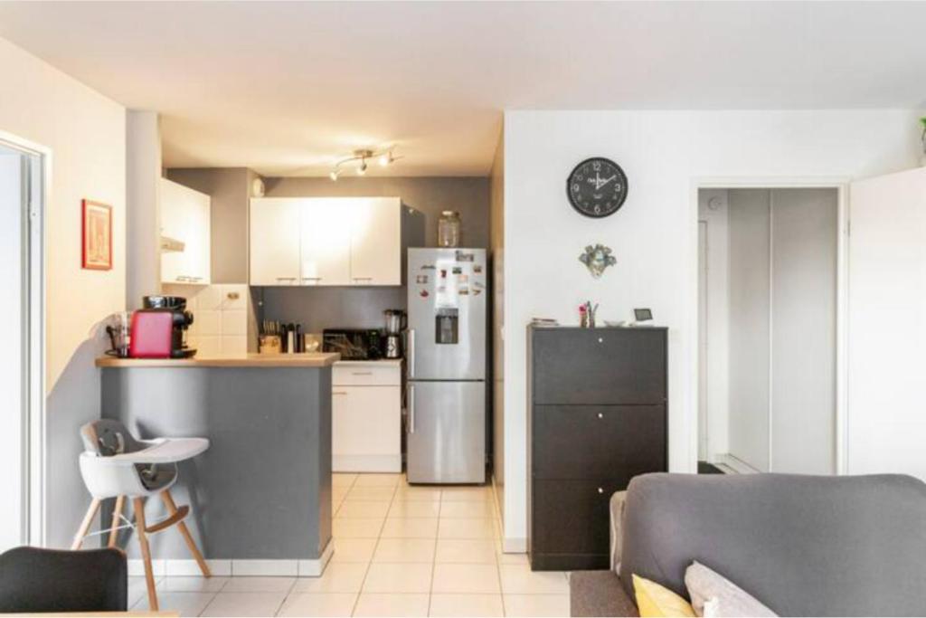 Kuchyňa alebo kuchynka v ubytovaní Appartement T2 40 m2 - Tout équipé et calme