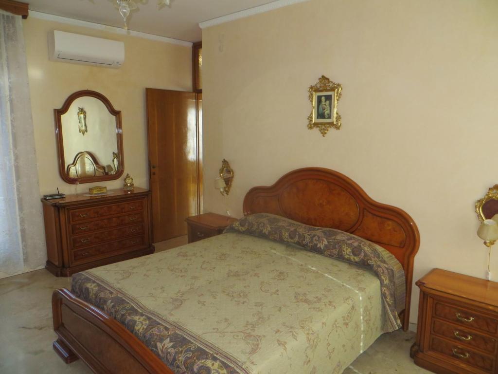 سوئیت آستریا ونیزی, آژانس هواپیمایی آسمان سپید