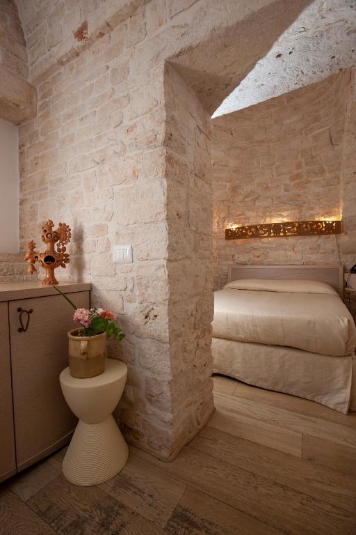 Postel nebo postele na pokoji v ubytování Le Alcove - Luxury Hotel nei Trulli