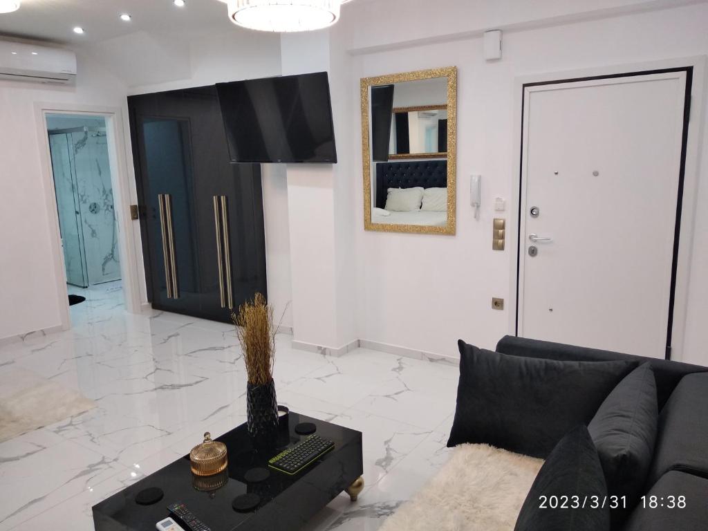 Despina's Palace apt downtown - 13