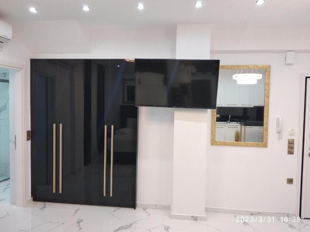 Despina's Palace apt downtown - 6