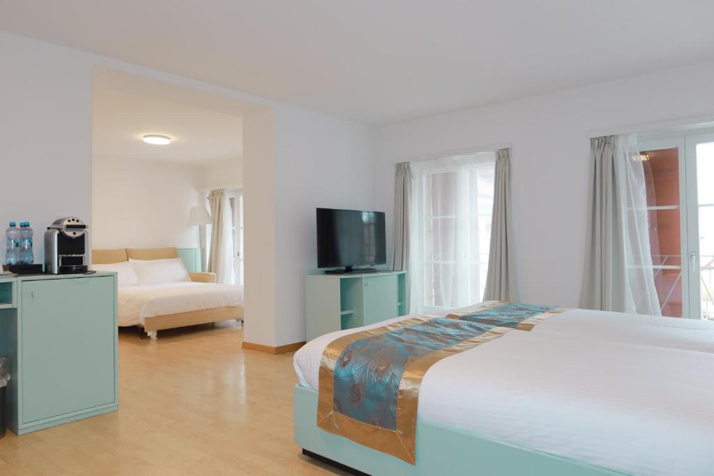 Postel nebo postele na pokoji v ubytování SWISS HOTEL LA COURONNE