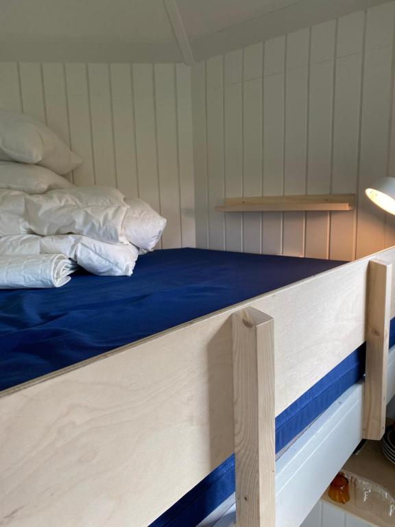 Postel nebo postele na pokoji v ubytování Kroghs Tiny Houses - Hyttebyen