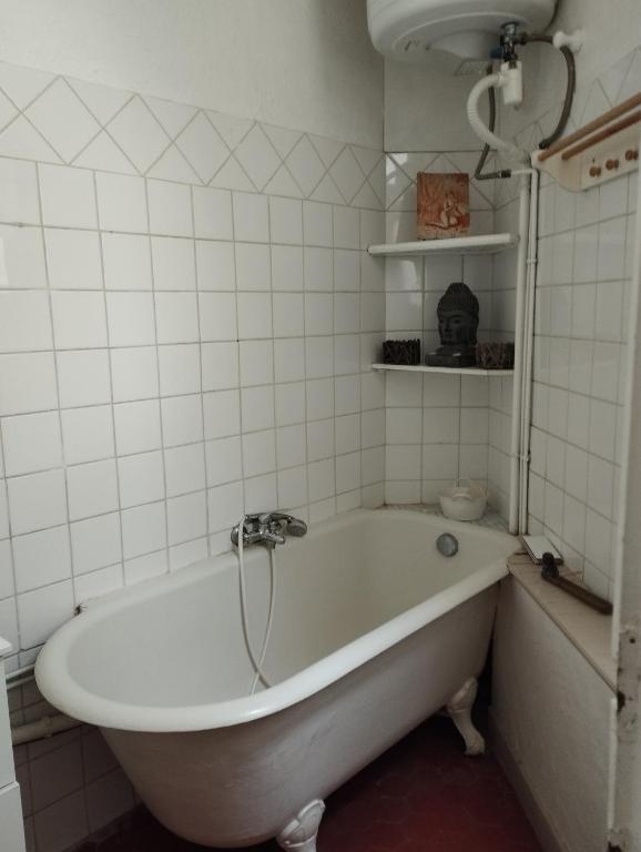 Een badkamer bij LOCATION SAISONNI&Egrave;RE