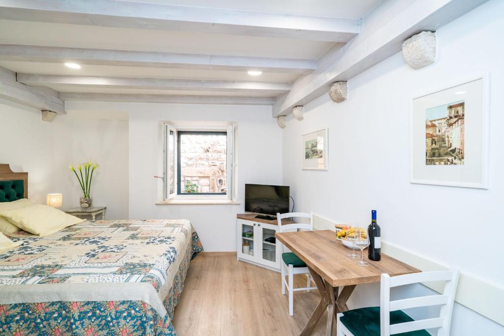 Solis Rooms Old Town - 11