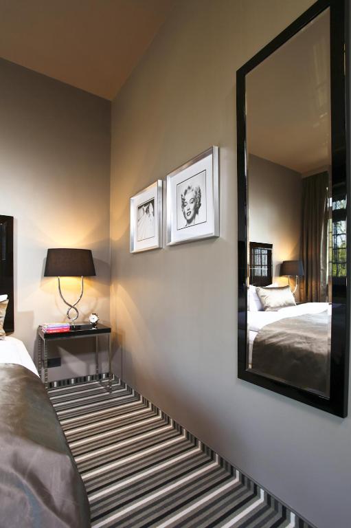 Postel nebo postele na pokoji v ubytování Boutique Hotel Poppenbütteler Hof