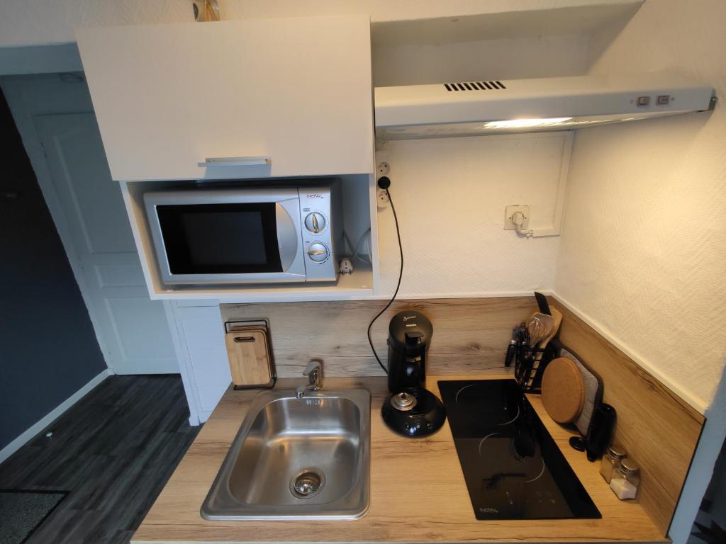 Kuchyňa alebo kuchynka v ubytovaní Studio "Sous les toits", Proche Hyper Centre et Commerces !