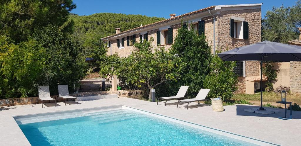 Bazén v ubytování Es Campet, charmante finca, Soller, Vue splendide, piscine, calme nebo v jeho okolí