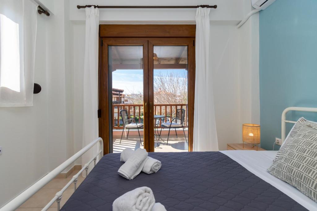A bed or beds in a room at khouse - Personal Paradise