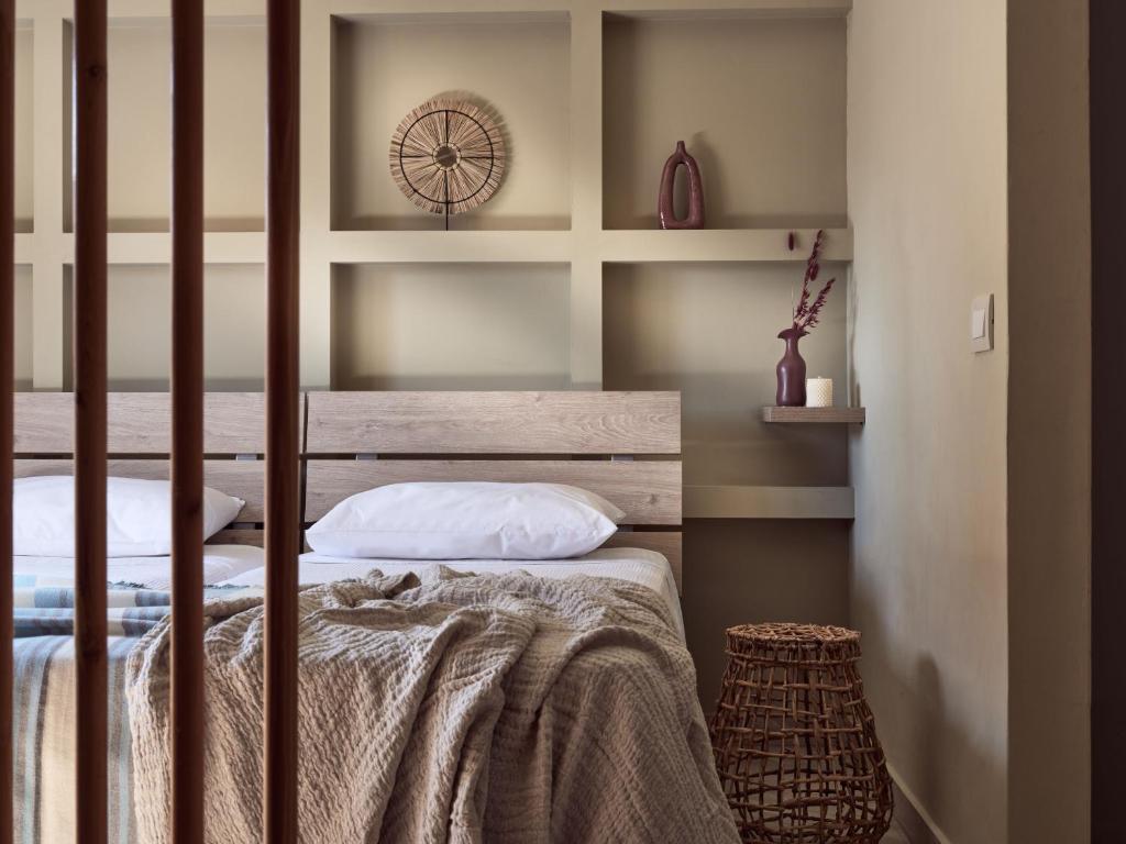 Postel nebo postele na pokoji v ubytování Laura Suites
