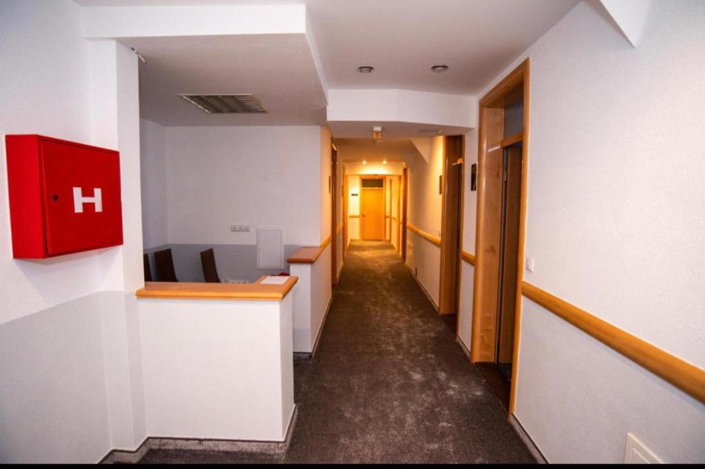 an empty hallway of an office with a long corridor at Apartmani i sobe Centar Bugojno in Bugojno