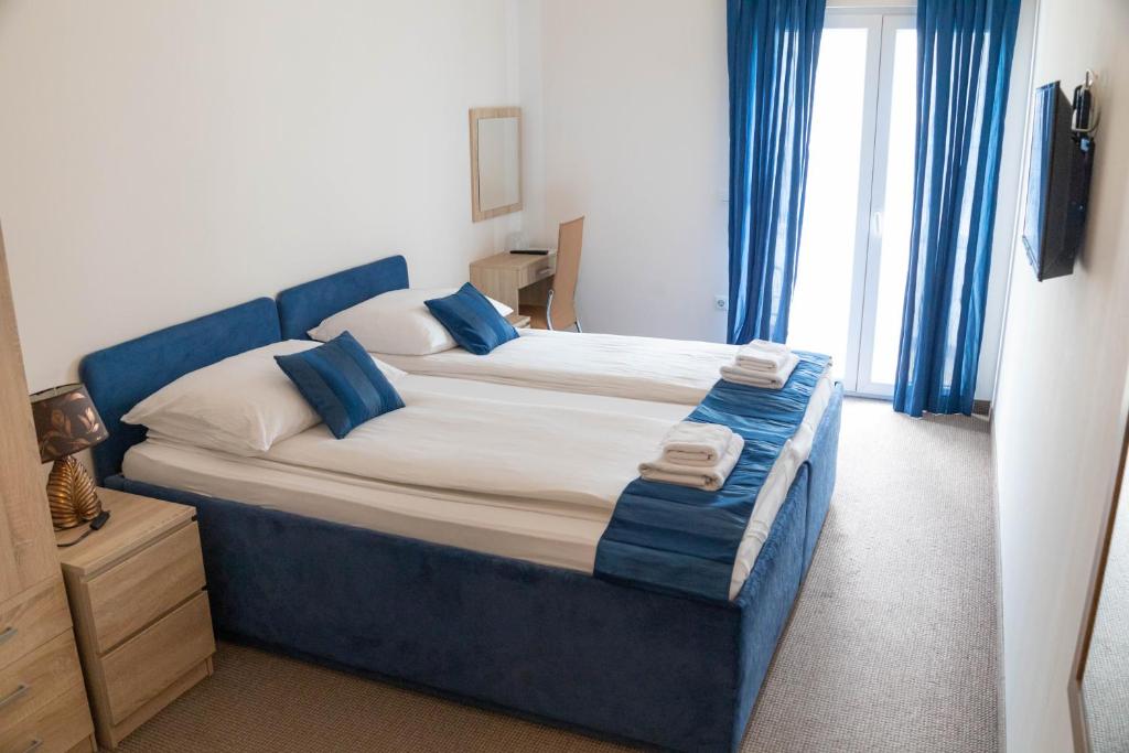 Apartmani i sobe Centar Bugojno - バスルーム付きのシングルルーム