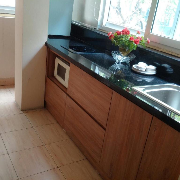 Kuchyň nebo kuchyňský kout v ubytování Hanoi Balcony Homestay