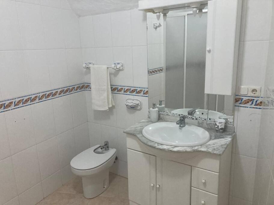 A bathroom at Casa Cueva Rural Estación de Guadix