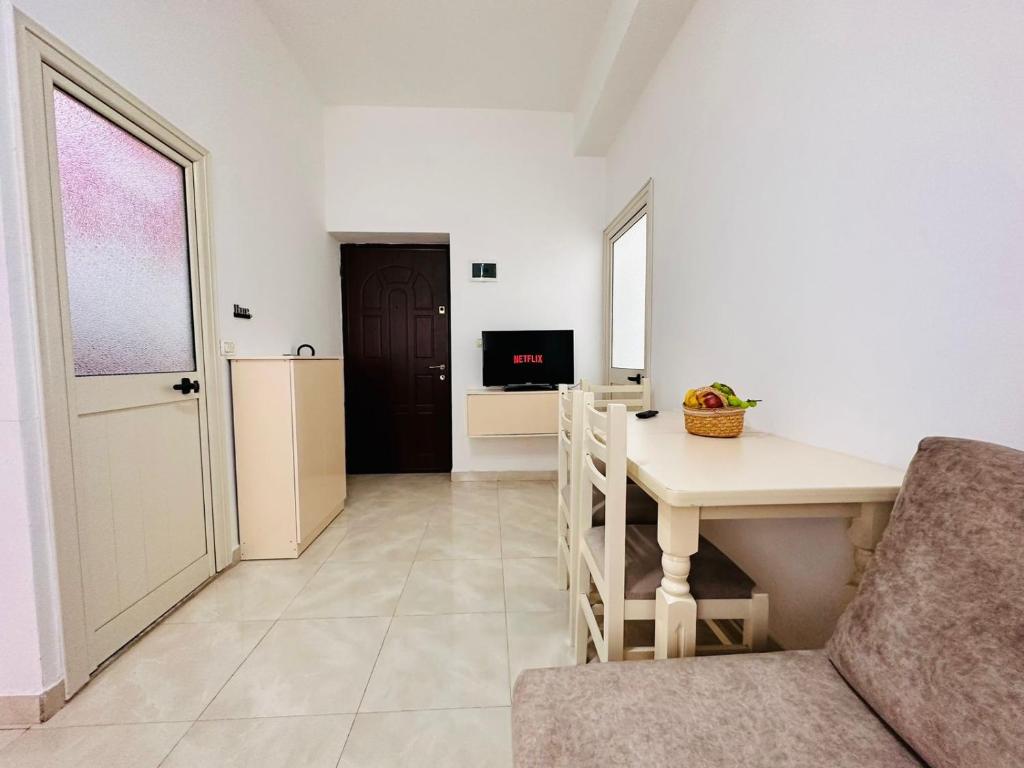 Room 99 - Image 7