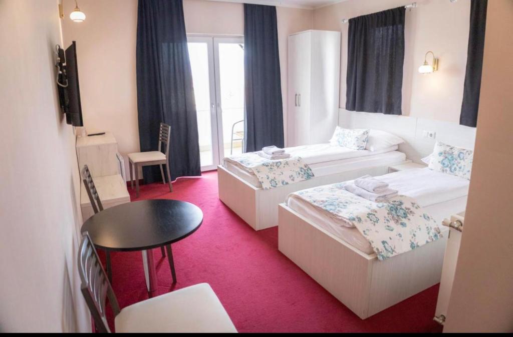 Apartmani i sobe Centar Bugojno - バスルーム付きのツインルーム