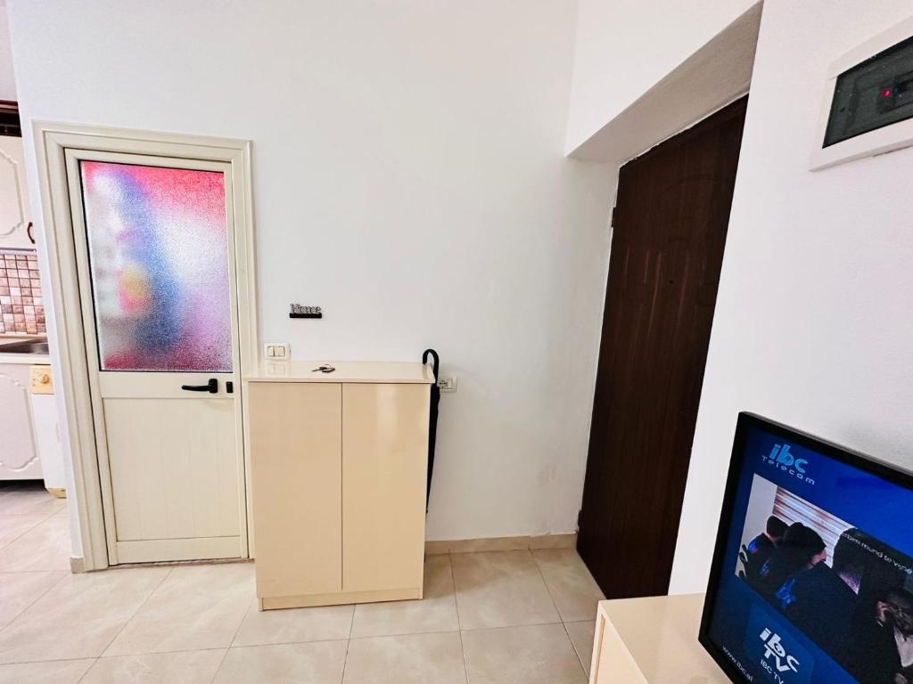 Room 99 - Image 5