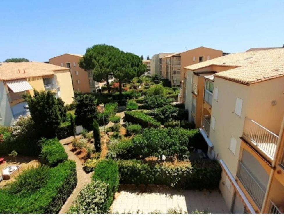 a view of a garden from a apartment at Appartement vacances cap d’agde in Cap d'Agde
