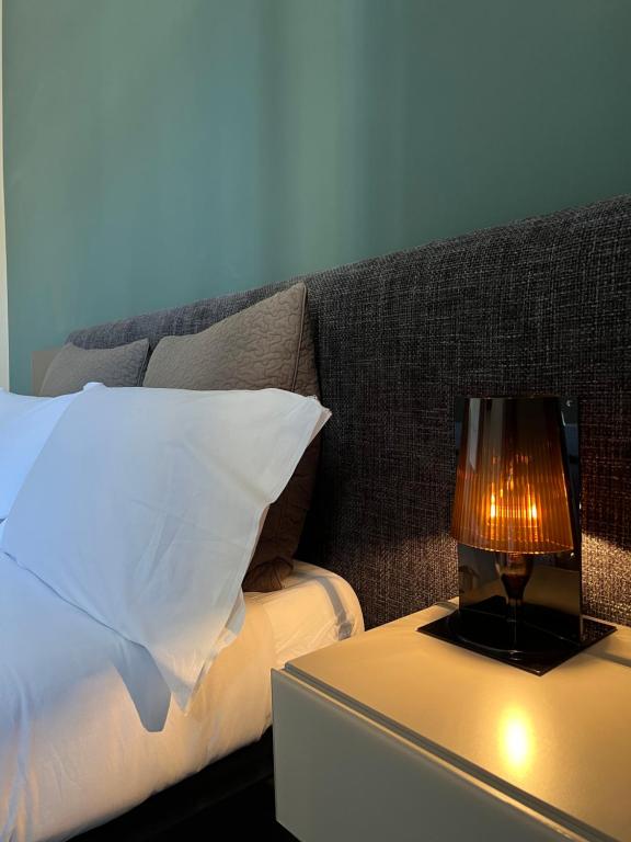 A bed or beds in a room at Catania Rooms