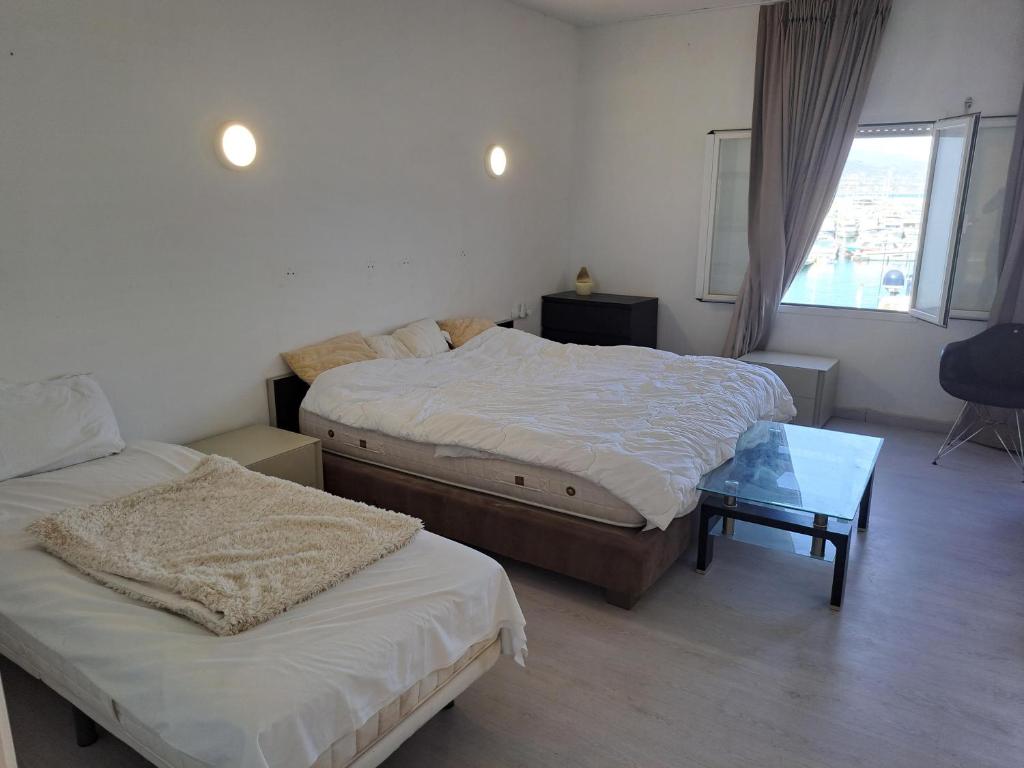 Fotografie z fotogalerie ubytování Private suites in huge penthouse 1st line Puerto Banus, incredible views, jacuzzis v destinaci Marbella