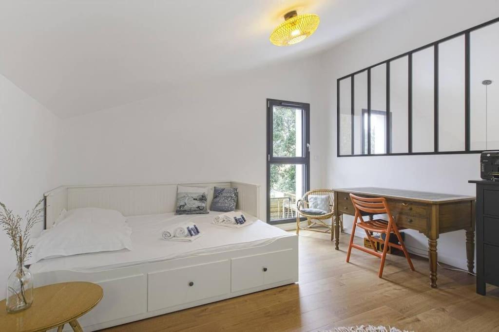Łóżko lub łóżka w pokoju w obiekcie Superbe villa 5* avec piscine chauffée