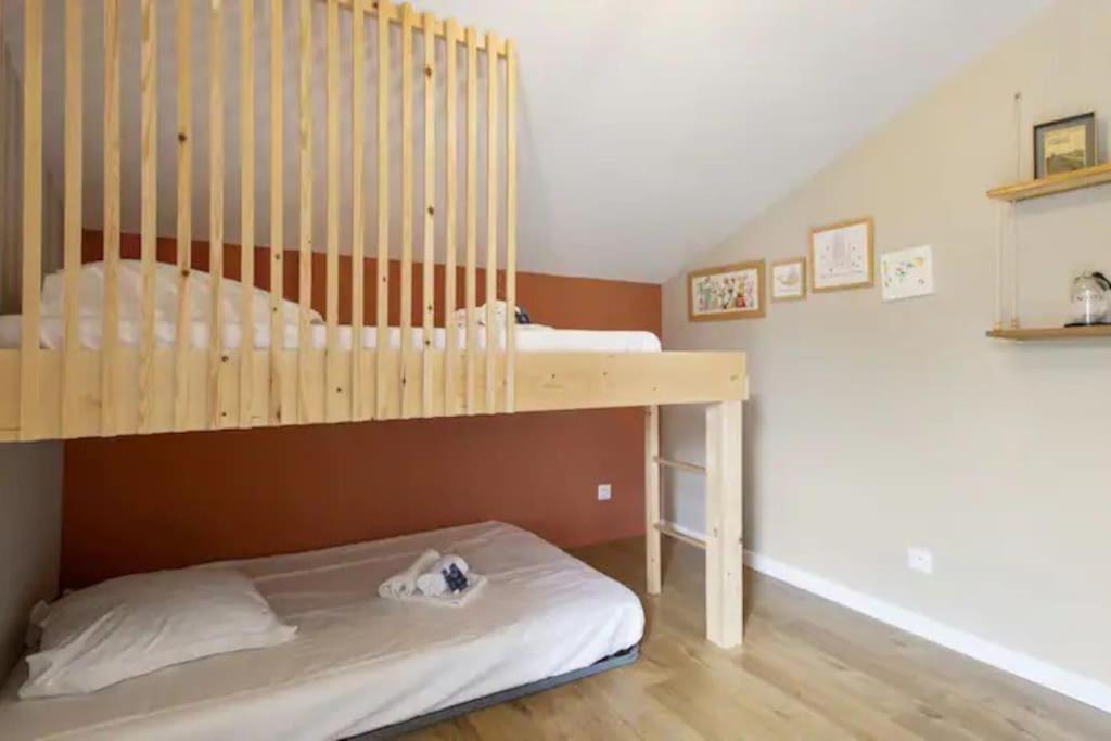 Łóżko lub łóżka w pokoju w obiekcie Superbe villa 5* avec piscine chauffée