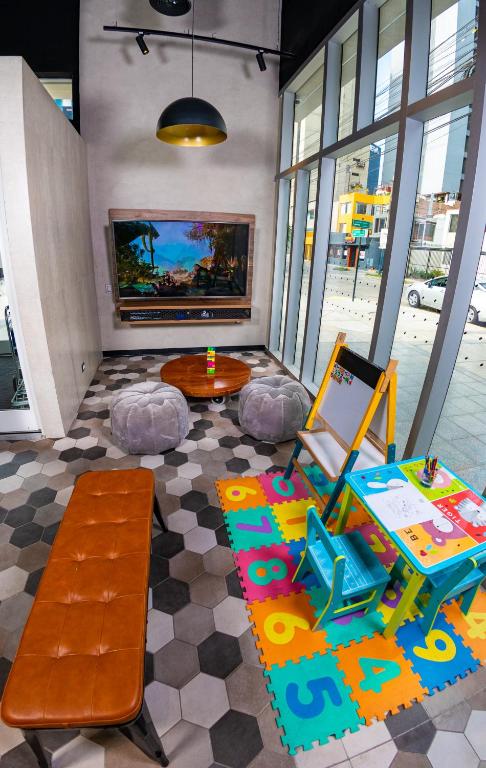 Χώρος καθιστικού στο ibis styles Lima San Isidro
