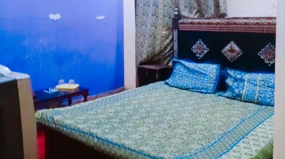 Säng eller sängar i ett rum på New Margala Hotel