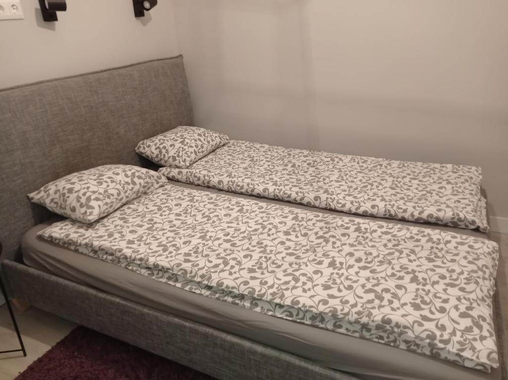 Posteľ alebo postele v izbe v ubytovaní GreyBlack Styles Apartment