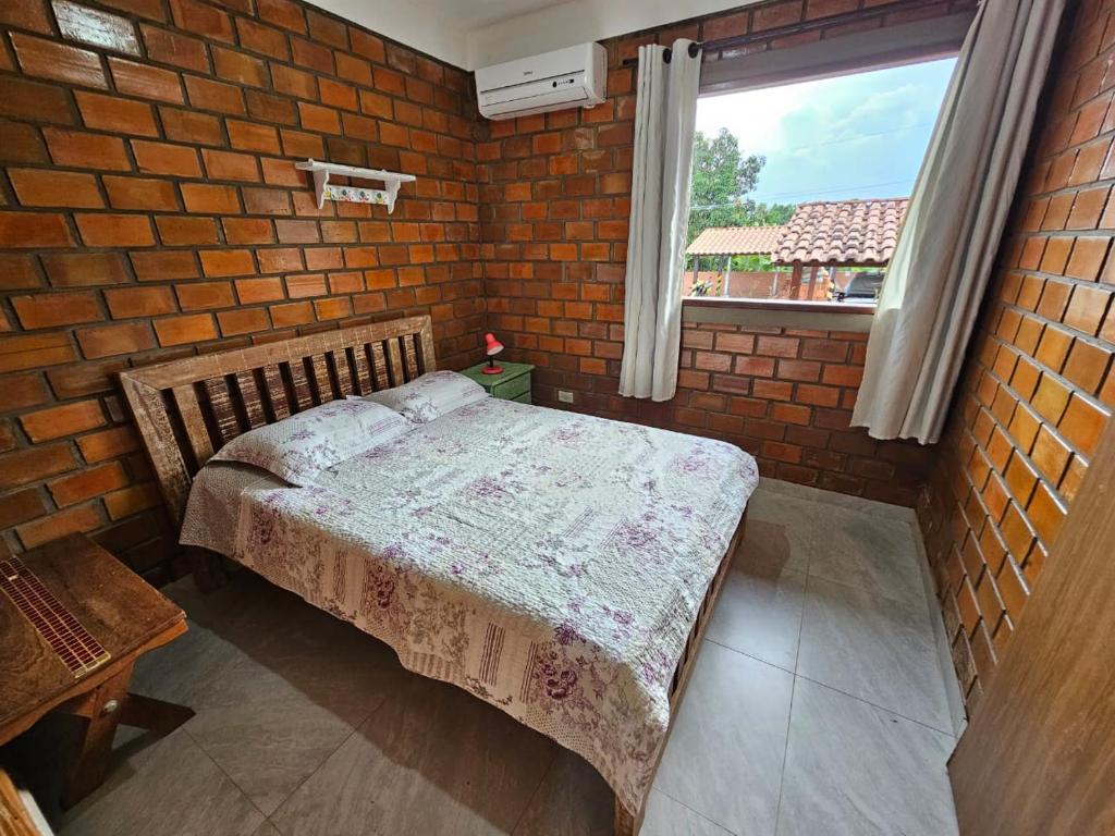 Postel nebo postele na pokoji v ubytování Aconchegante chalé completo