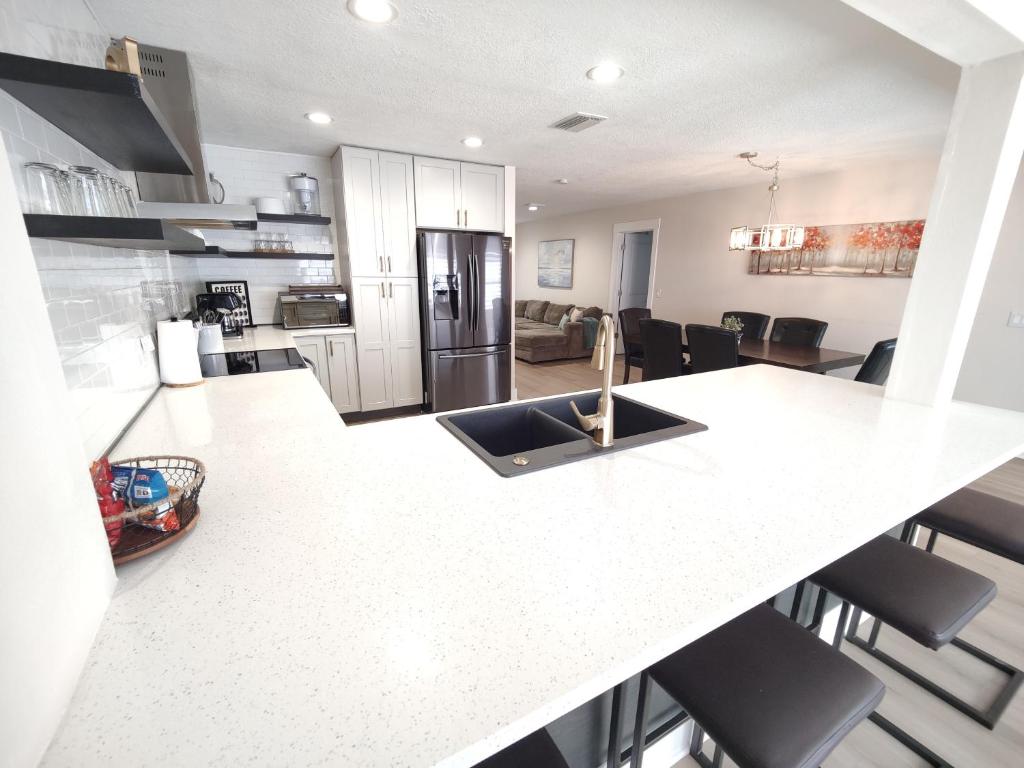 a kitchen and living room with a white counter top at Flamingo by the Sea Cozy Spacious Modern 5 min to Beach Video Tour Sleep up to 10 in Venice
