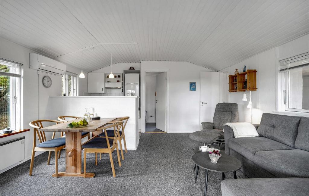 Posezení v ubytování 2 Bedroom Gorgeous Home In Ulfborg