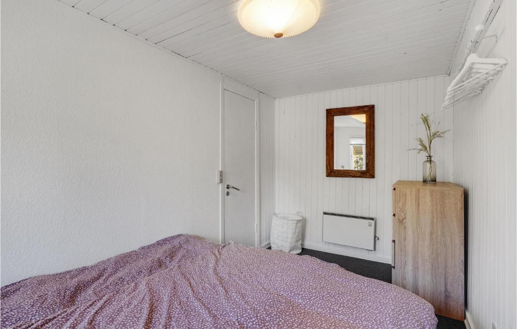 Postel nebo postele na pokoji v ubytování 2 Bedroom Gorgeous Home In Ulfborg