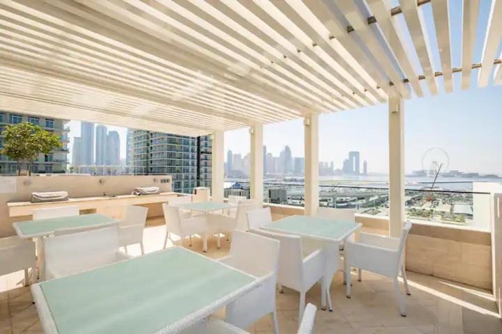 Fotografie z fotogalerie ubytování Luxurious Beachfront Apartment v Dubaji