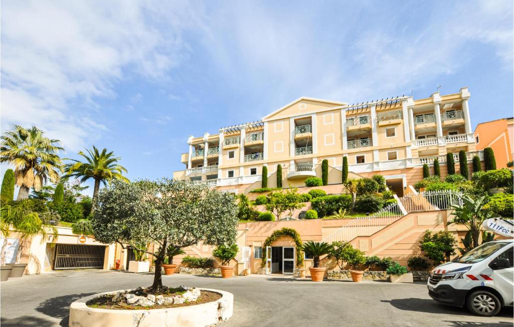 Amazing Apartment In Cannes With House Sea View