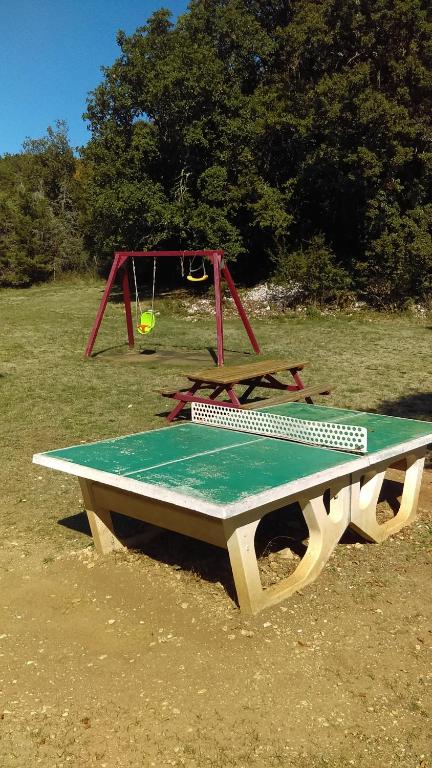 Stolní tenis v ubytování "Au Cha les Vaux" Chalet 49 nebo okolí