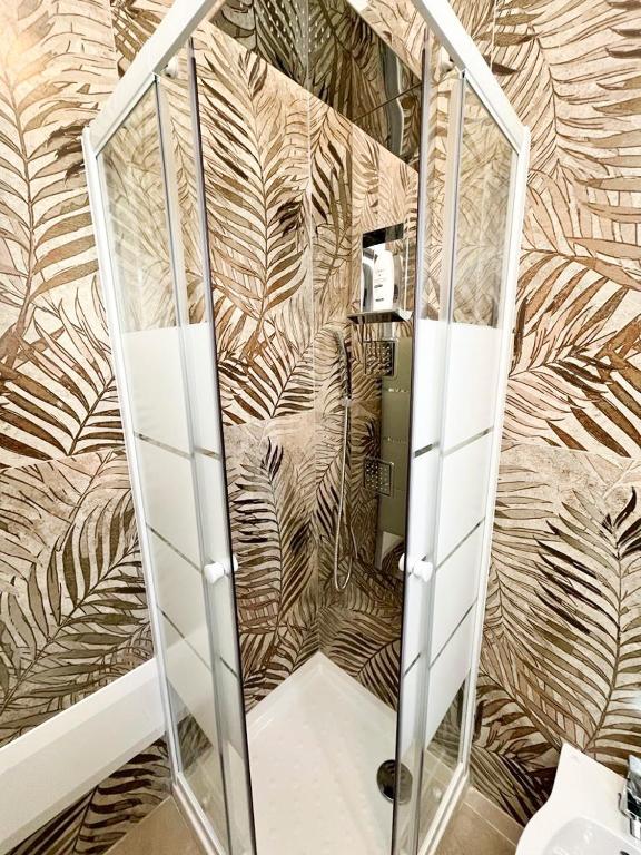A bathroom at Le Grotte delle Meraviglie