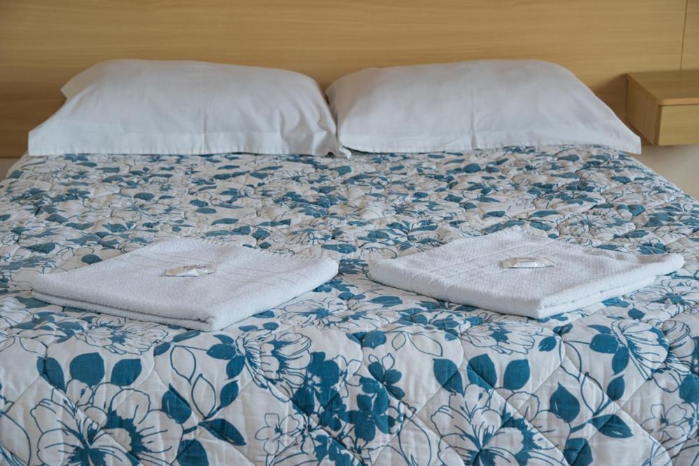 HOTEL TROPICAL - Standard Double Or Twin Room