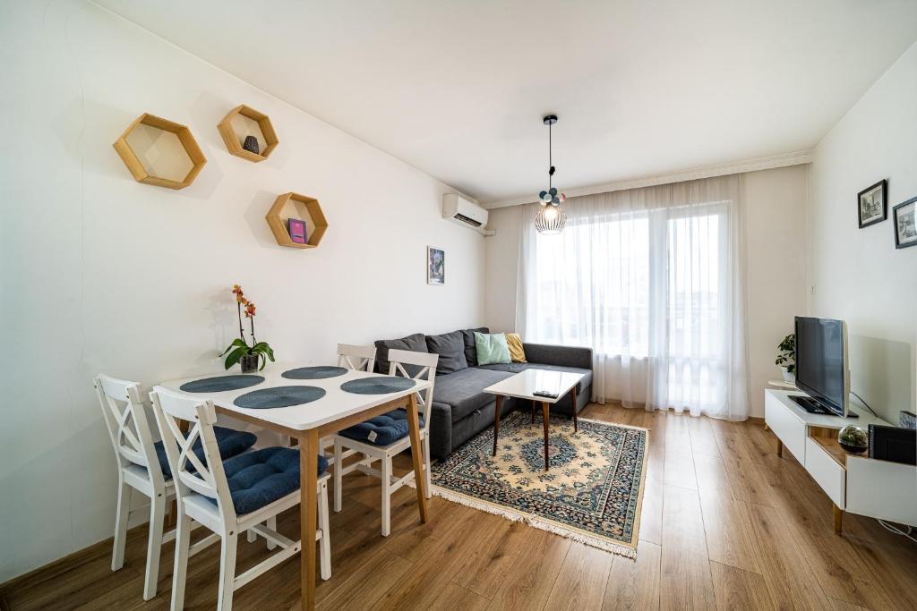 Bright and Elegant Apartment