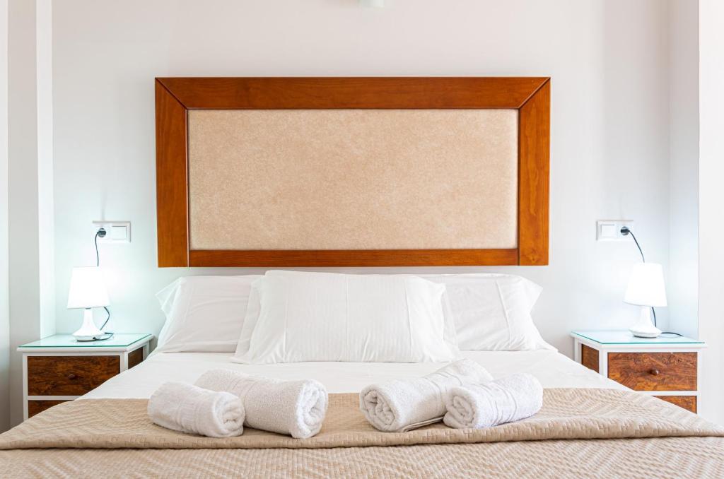 Postel nebo postele na pokoji v ubytování Hostal Cuevas