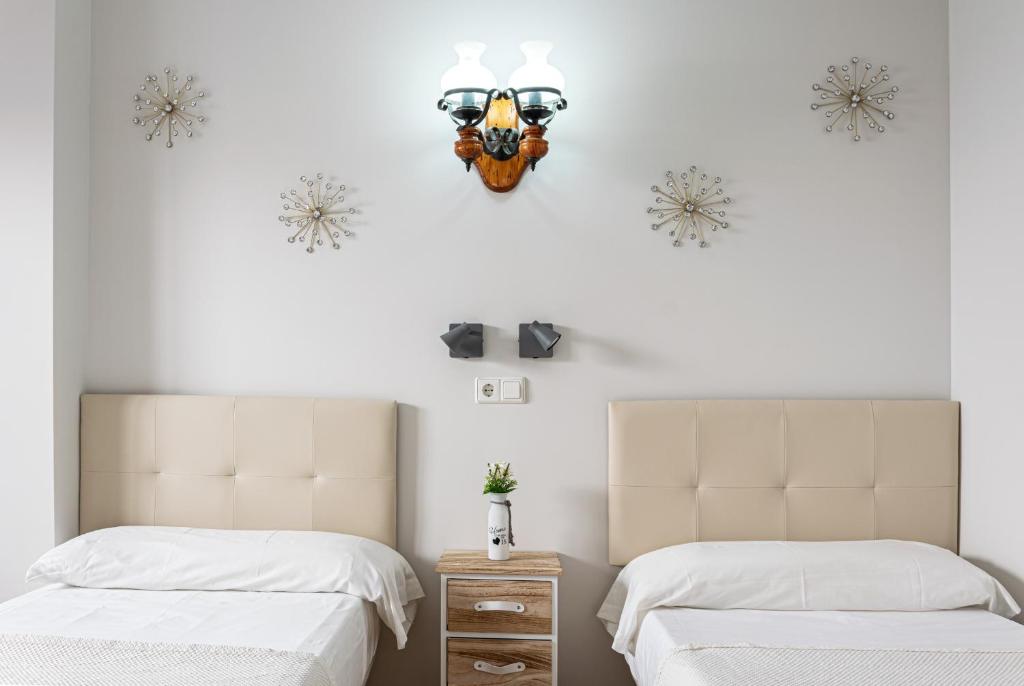 Postel nebo postele na pokoji v ubytování Hostal Cuevas