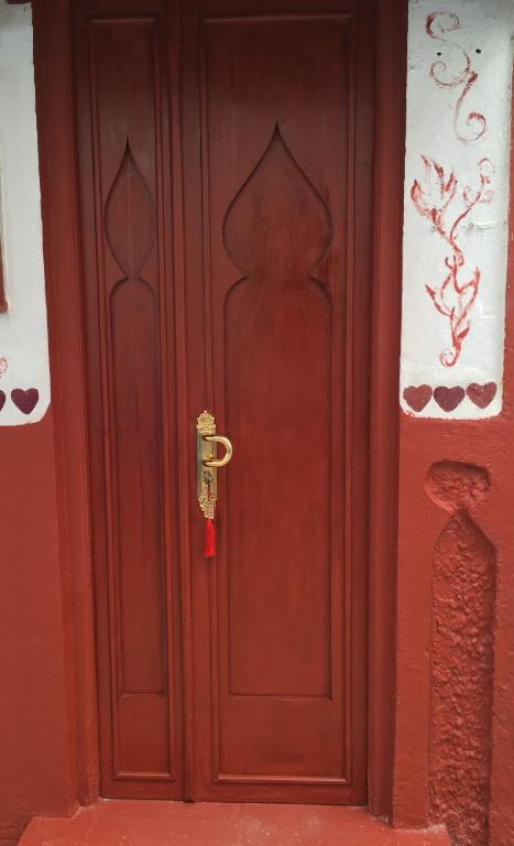 HATHOR ,Casa marroquí con dos terrazas en la Medina antigua , ideal parejas!! WIFI!! - Casa De Una Habitación