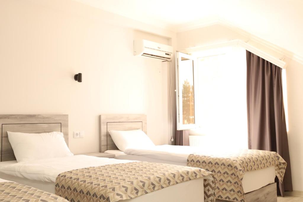 Postel nebo postele na pokoji v ubytování Aventus Hotel