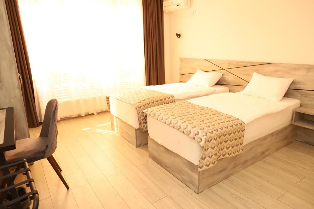 Postel nebo postele na pokoji v ubytování Aventus Hotel